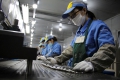 Bùng nổ xuất khẩu, nhà máy Trung Quốc vất vả thuê công nhân